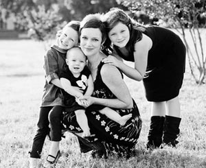Shelley Foster and daughters